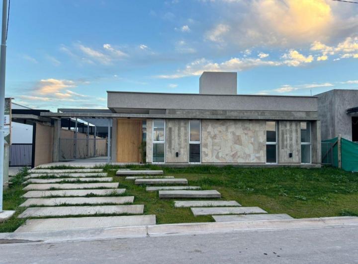Casa · 115m² · 5 Ambientes · 2 Cocheras