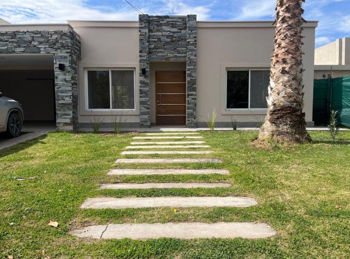Casa · 170m² · 6 Ambientes · 2 Cocheras