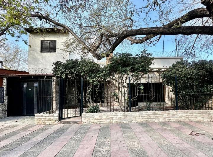 Casa · 179m² · 6 Ambientes · 1 Cochera