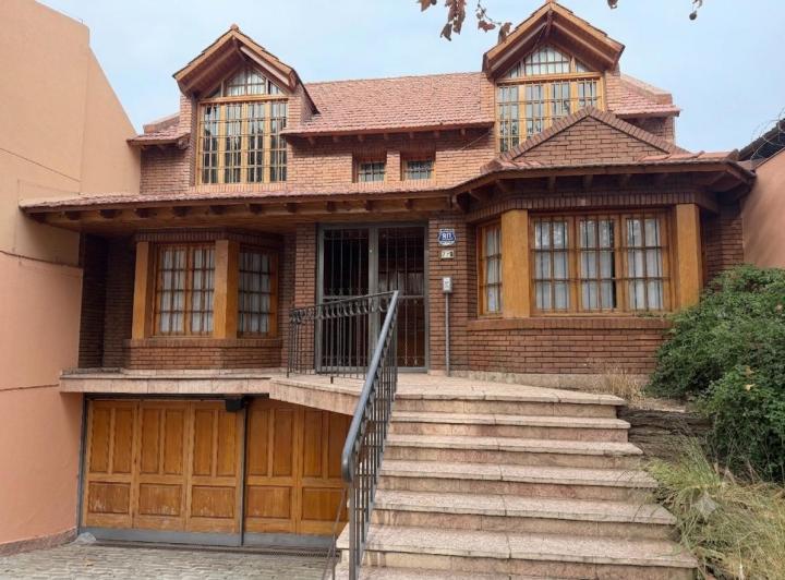 Casa · 347m² · 5 Ambientes · 2 Cocheras