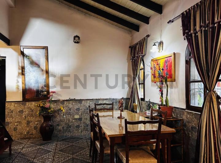Casa · 288m² · 5 Ambientes · 2 Cocheras