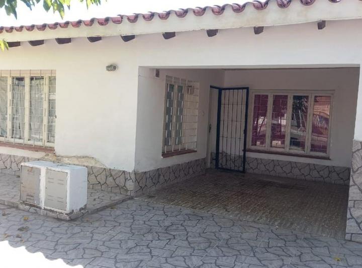 Casa · 144m² · 8 Ambientes · 1 Cochera
