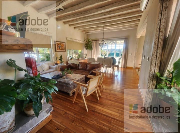 Casa · 193m² · 2 Dormitorios · 2 Cocheras