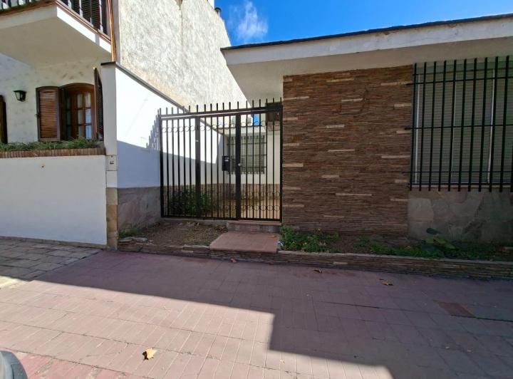 Casa · 131m² · 8 Ambientes · 1 Cochera