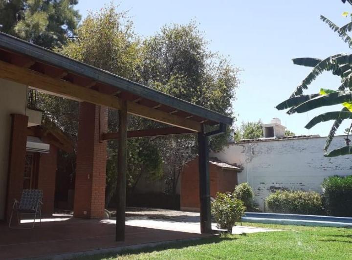 Casa · 200m² · 8 Ambientes · 2 Cocheras