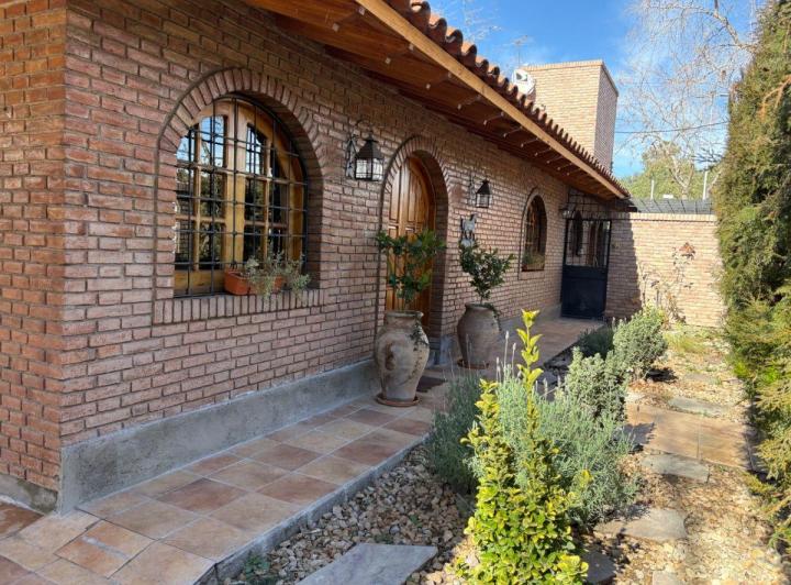 Casa · 222m² · 5 Ambientes · 3 Cocheras