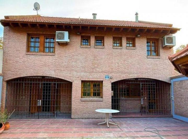 Casa · 310m² · 7 Ambientes · 2 Cocheras