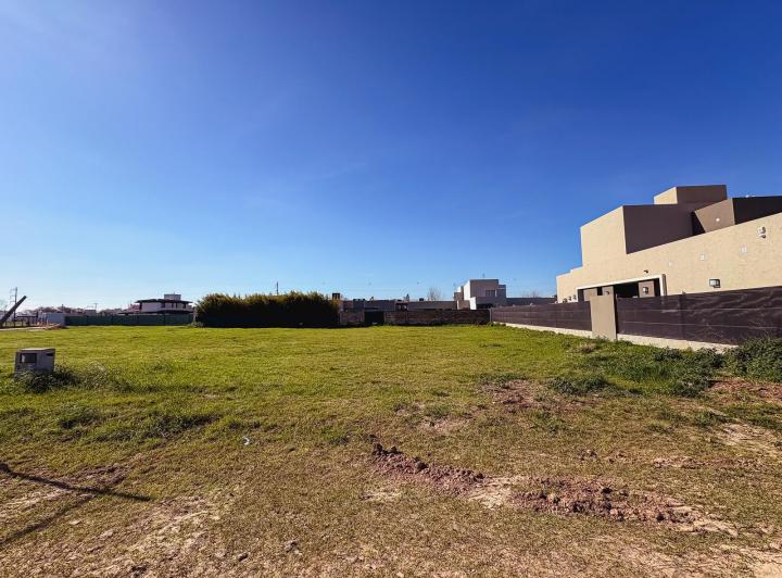 Terreno · 1400m²