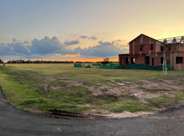 Terreno · 830m²