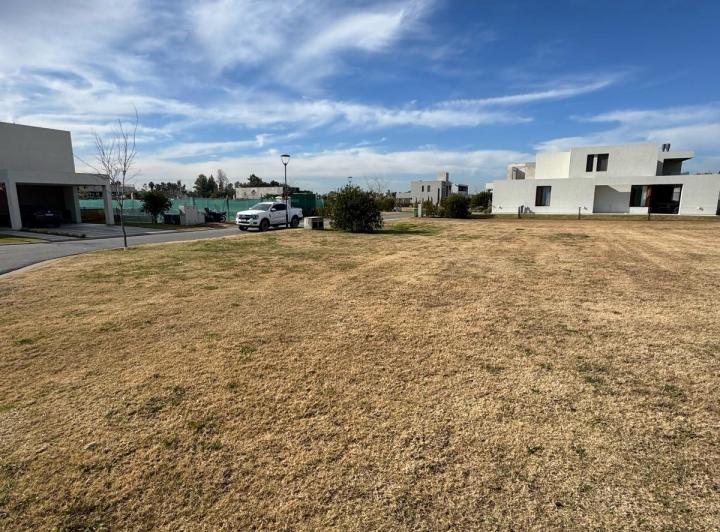 Terreno · 800m²