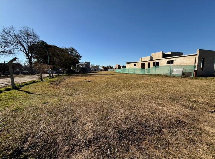 Terreno · 817m²