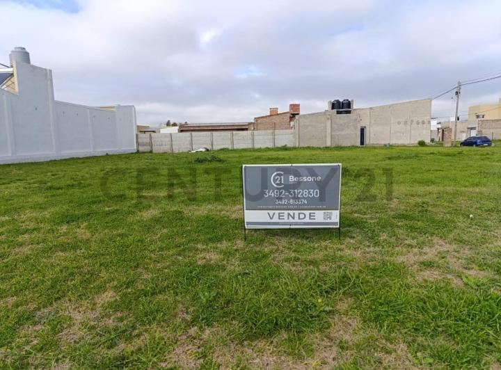 Terreno · 300m²