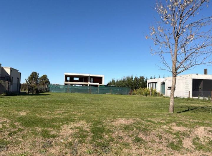 Terreno · 826m²