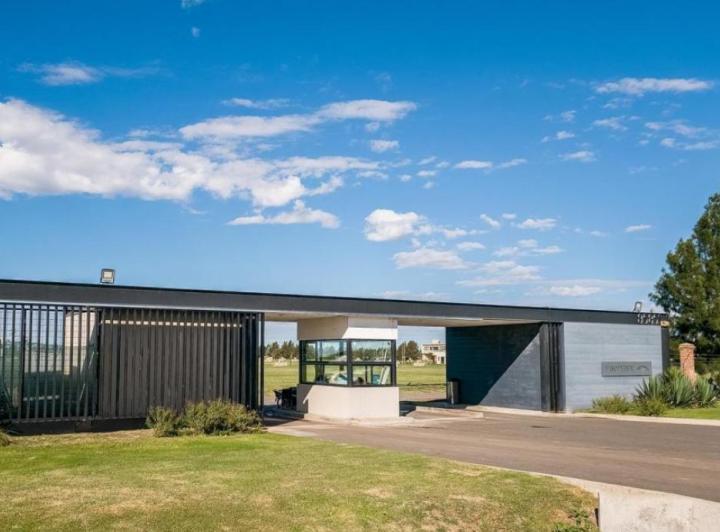 Terreno · 830m²