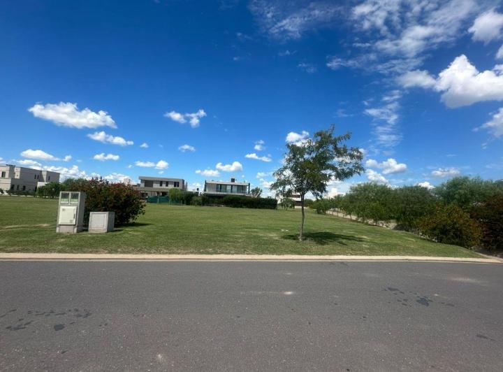 Terreno · 920m²