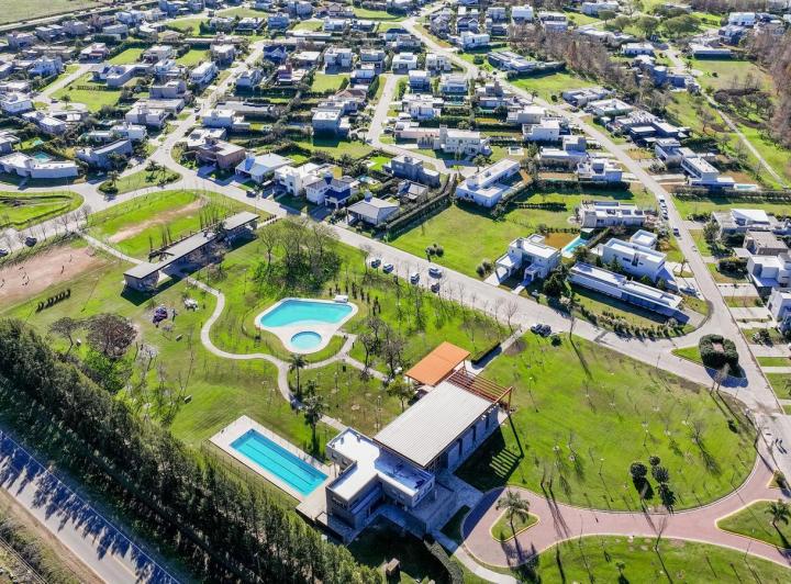 Terreno · 930m²