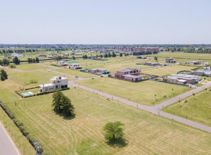 Terreno · 830m²