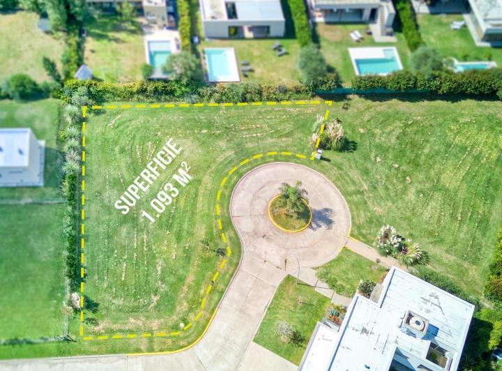 Terreno · 1093m²