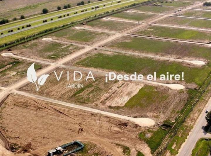Terreno · 827m²