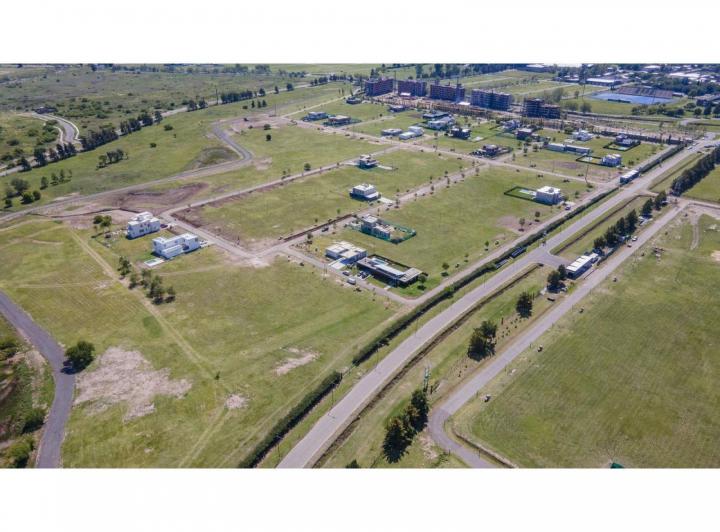 Terreno · 830m²