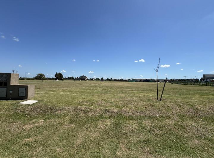 Terreno · 830m²