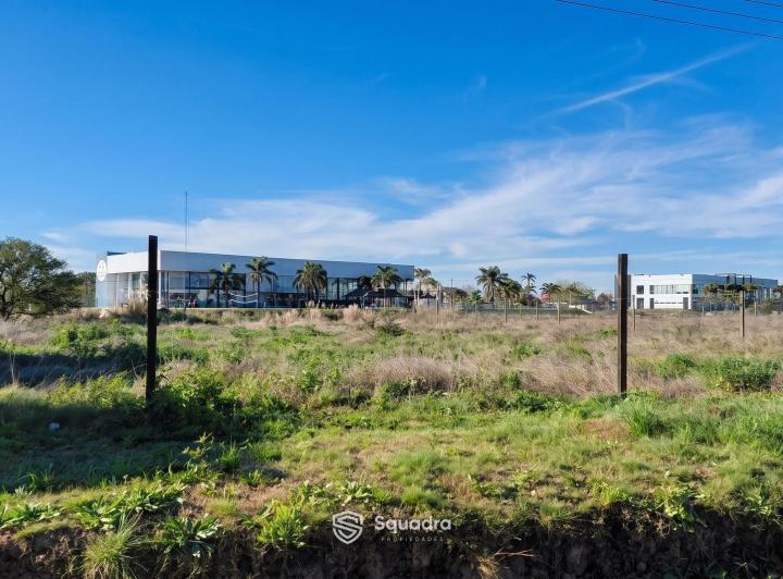 Terreno · 922m²