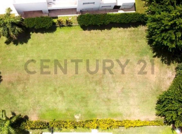 Terreno · 860m²