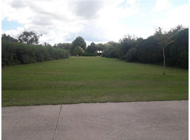 Terreno · 818m²