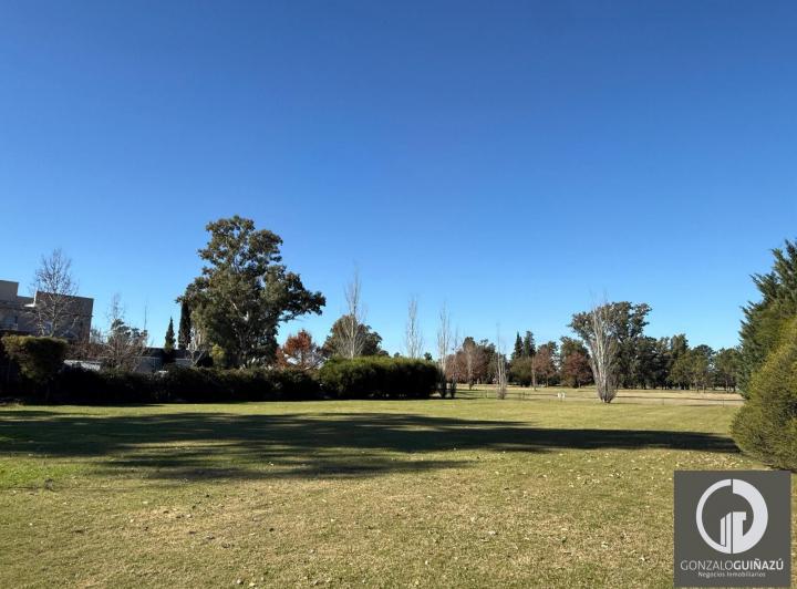 Terreno · 1800m²