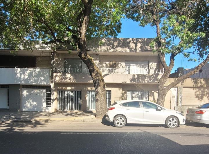 PH · 208m² · 8 Ambientes · 2 Cocheras