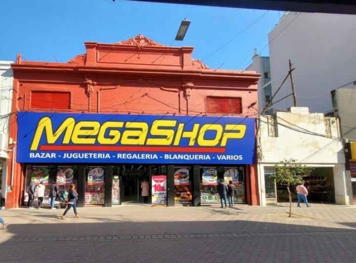 Local comercial · 1074m²