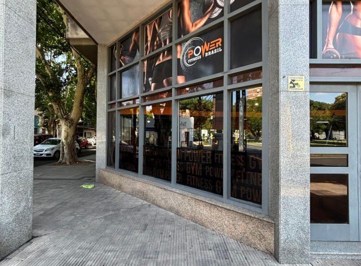 Local comercial · 255m² · 4 Ambientes · 1 Cochera