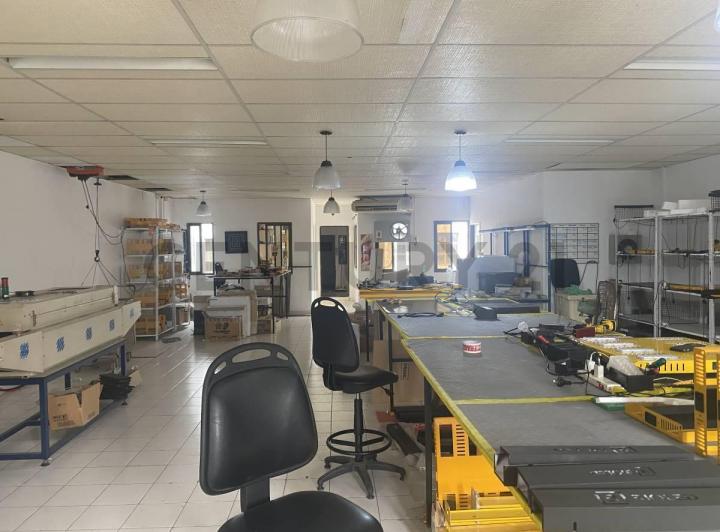Local comercial · 397m² · 9 Ambientes · 1 Cochera