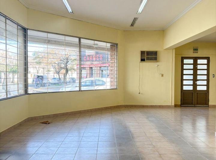 Local comercial · 131m² · 2 Ambientes · 1 Cochera