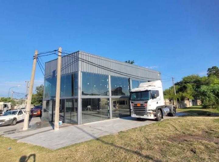 Local comercial · 330m²