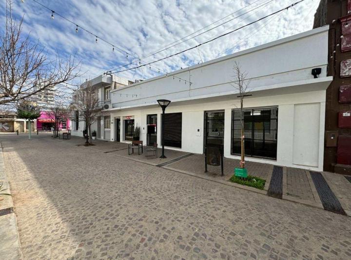 Local comercial · 169m²