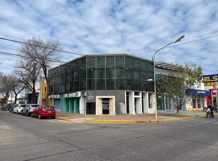 Local comercial · 359m²