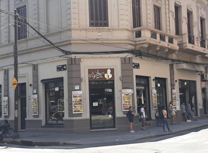 Local comercial · 200m²