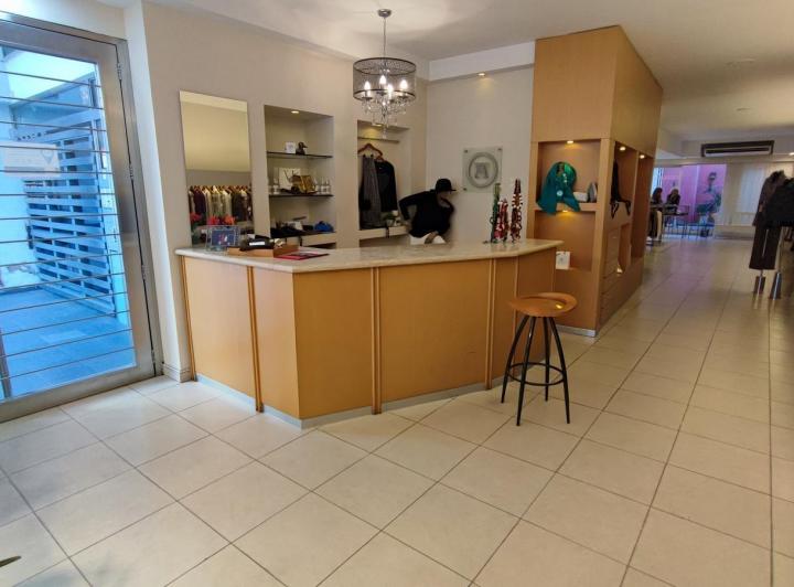 Local comercial · 152m² · 3 Ambientes