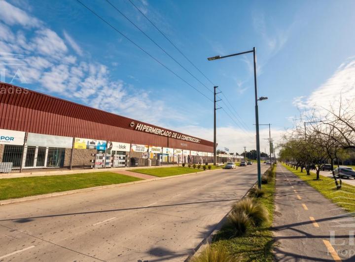 Local comercial · 1500m² · 20 Ambientes · 10 Cocheras