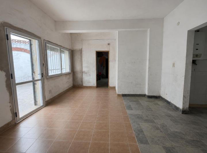 Local comercial · 84m² · 2 Dormitorios · 1 Cochera