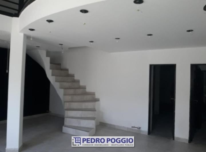 Local comercial · 180m² · 1 Ambiente · 1 Cochera