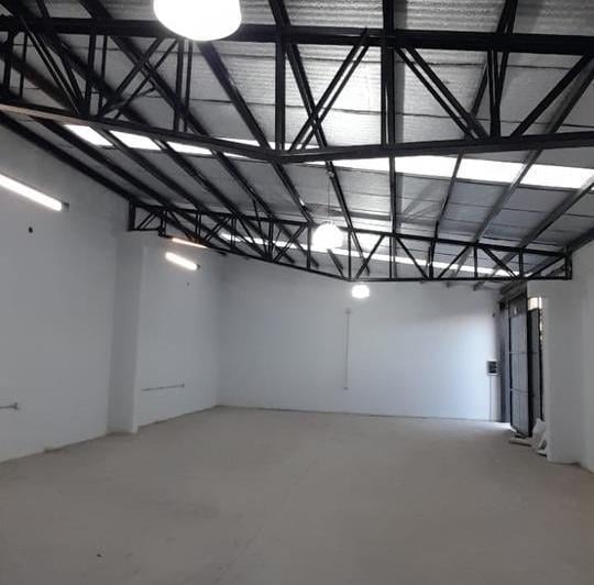 Local comercial · 180m²