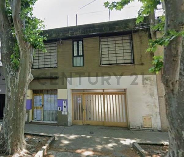 Local comercial · 218m² · 6 Ambientes · 2 Cocheras