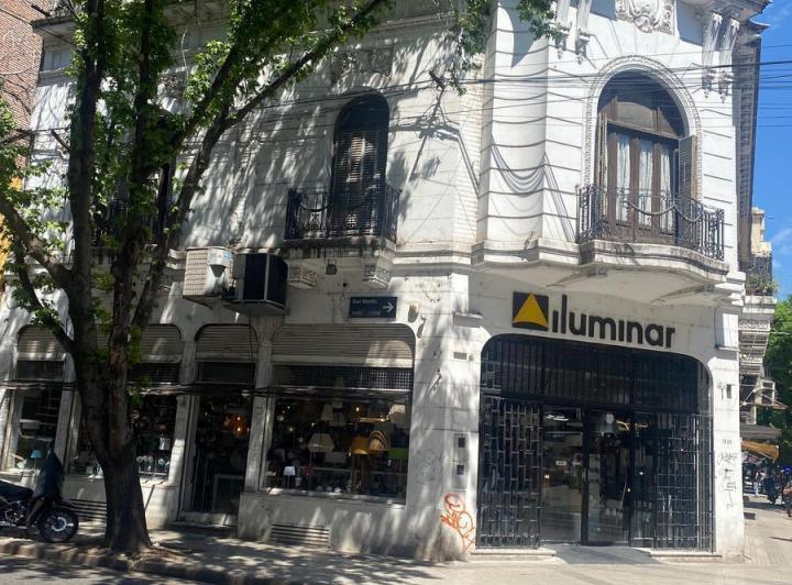 Local comercial · 654m²