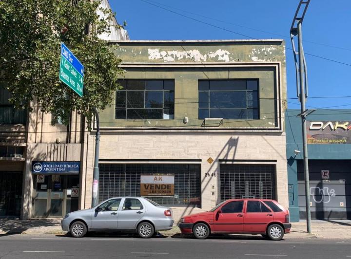 Local comercial · 700m²