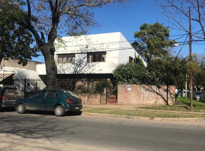 Local comercial · 196m²
