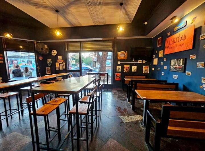 Local comercial · 160m² · 4 Ambientes · 1 Cochera