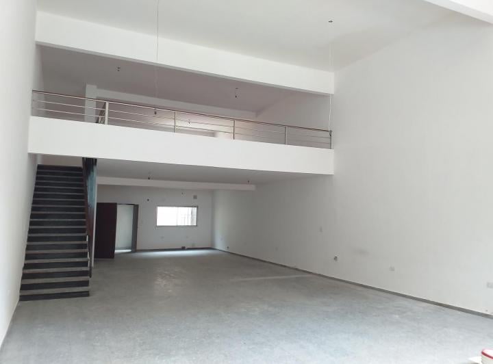 Local comercial · 230m²