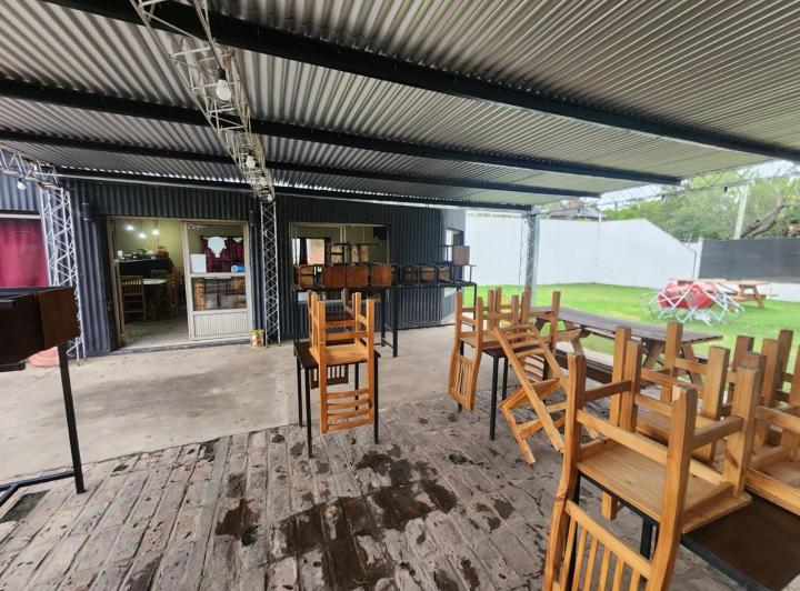 Local comercial · 300m² · 3 Ambientes · 1 Cochera